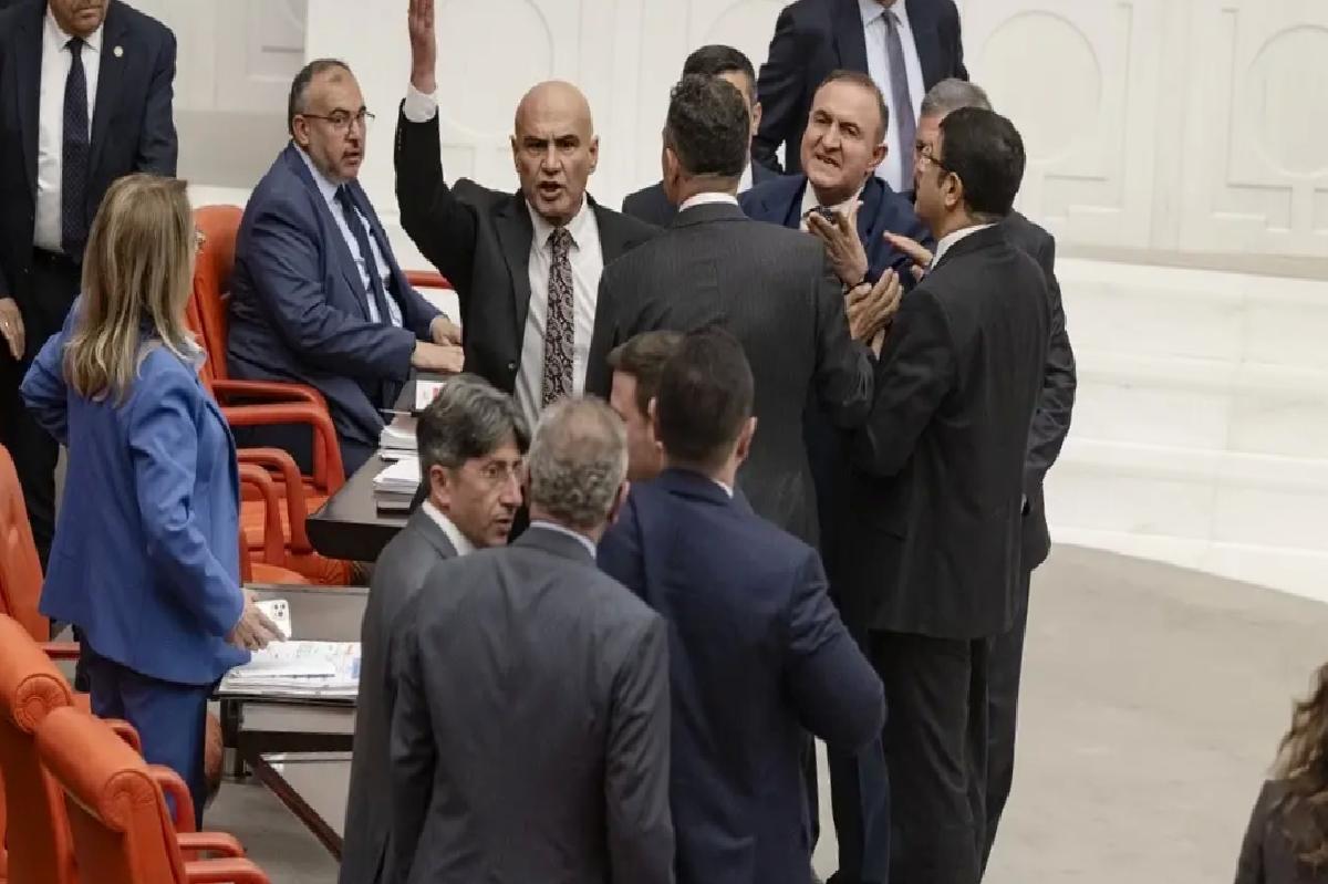 TBMM Genel Şurasında muhalefet partilerinin küme teklifleri kabul edilmedi