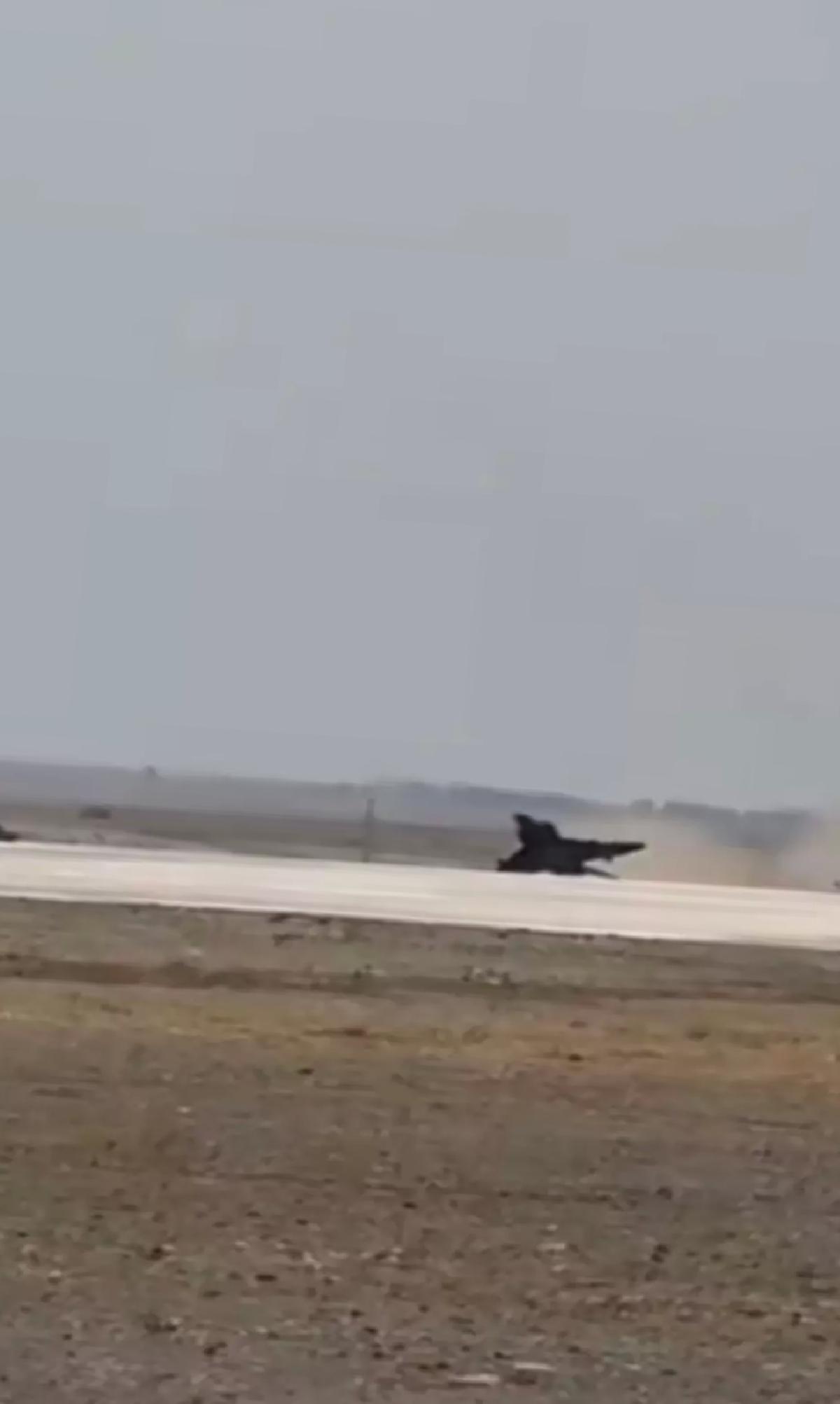 TSK’ya ilişkin savaş uçağından yürekleri ağza getiren hareket