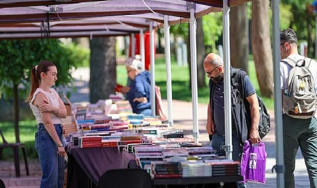 1. Buca Kitap Günleri vatandaşlardan büyük ilgi görüyor