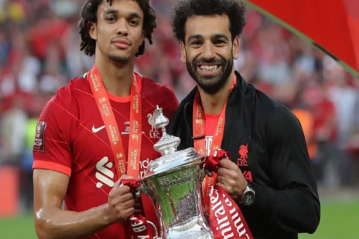 1 hafta evvel şampiyon olan Liverpool’da birinci ayrılık resmen duyuruldu
