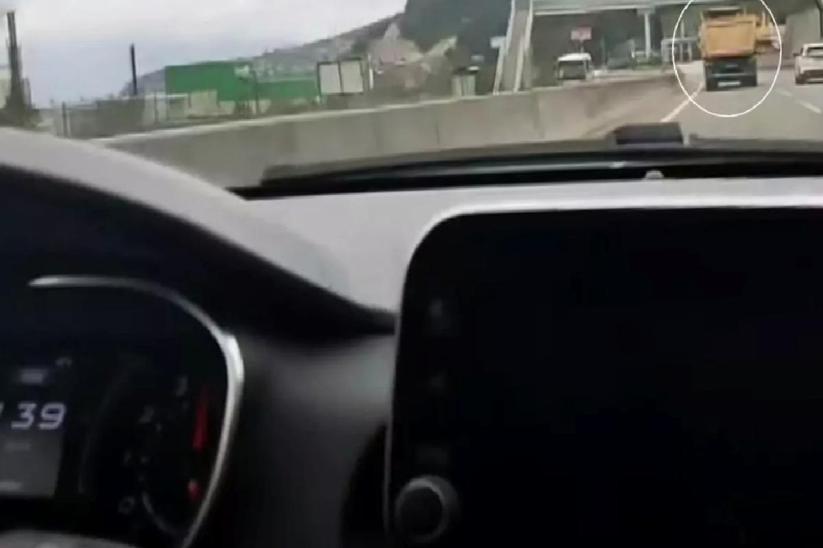 139 km/s ile giden araba, kamyona yetişemedi
