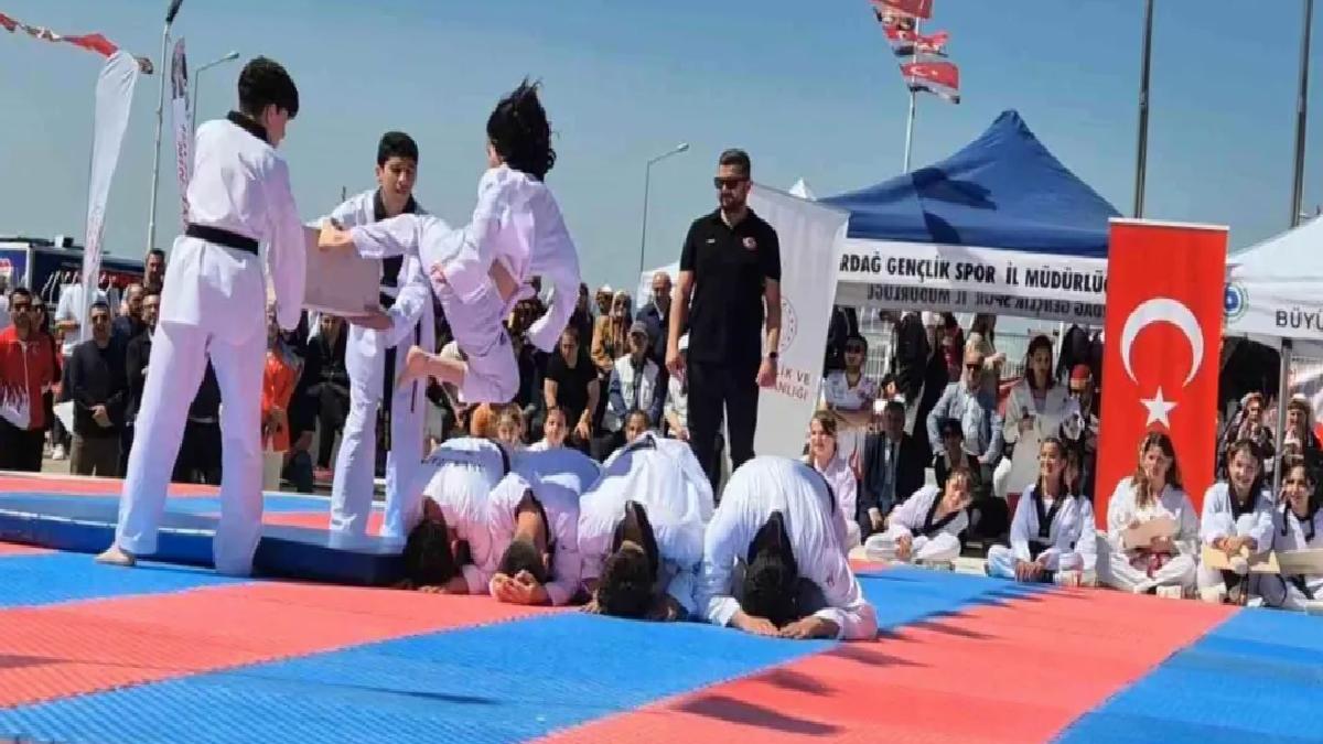 19 Mayıs’ta yetenek şovları nefes kesti