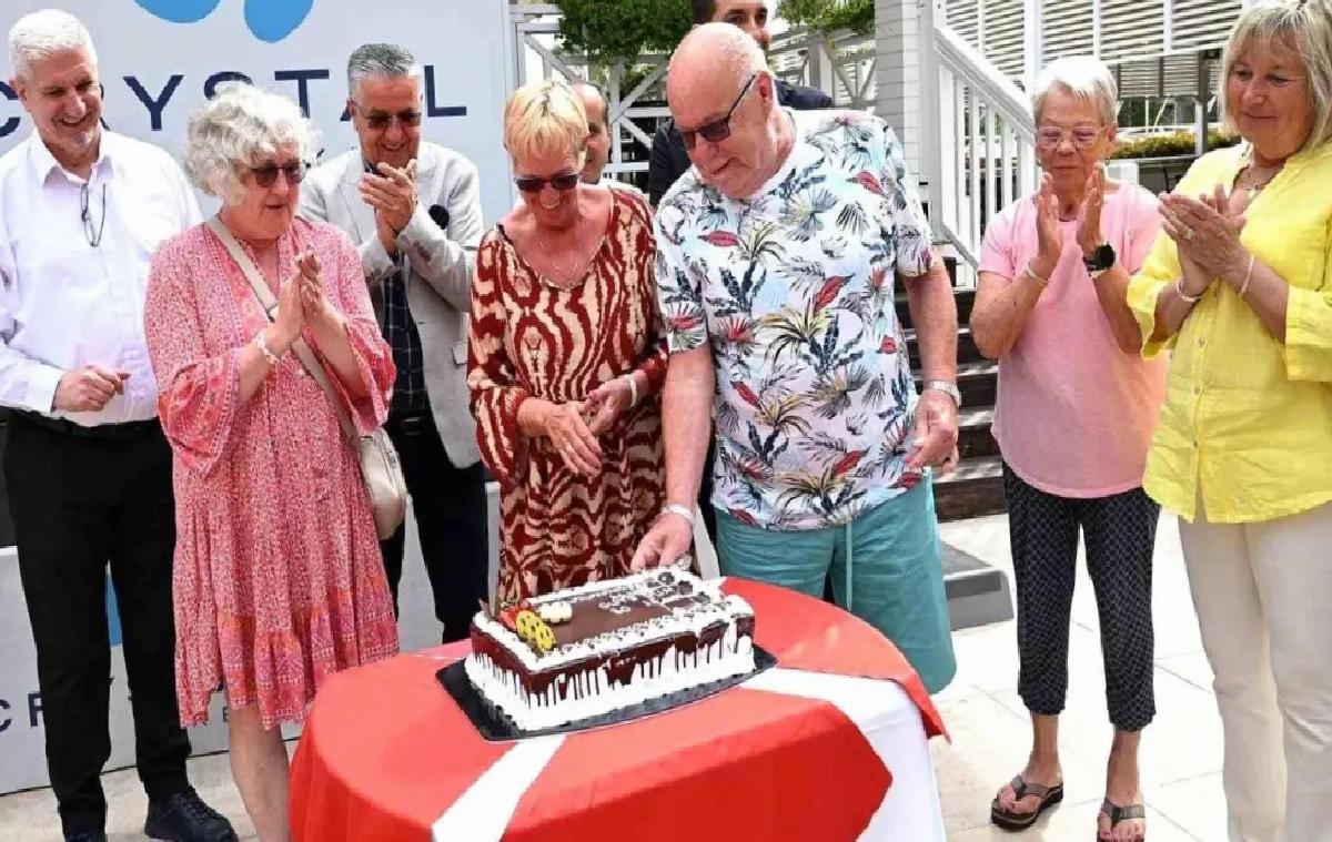 30 Yıldır Kemer’i Tercih Eden Alman İkili Teşekkür Plaque