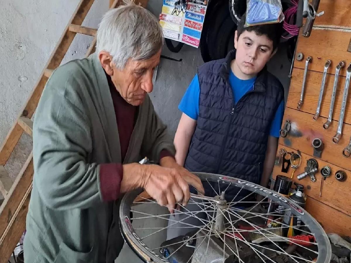 63 Yıldır Dede Mesleği: Bisiklet Tamirciliği