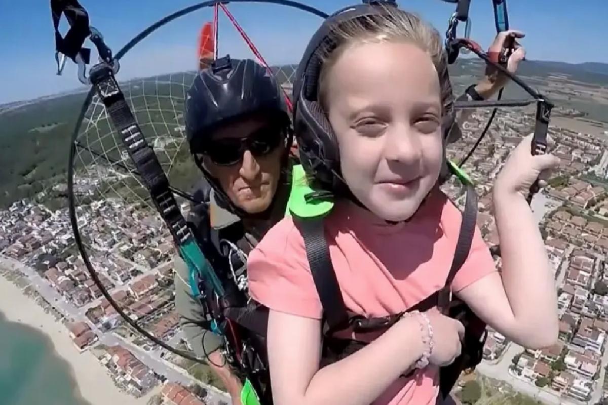 7 yaşındaki Zeynep 200 metre yükseklikte İstiklal Marşı’nı ezbere okudu