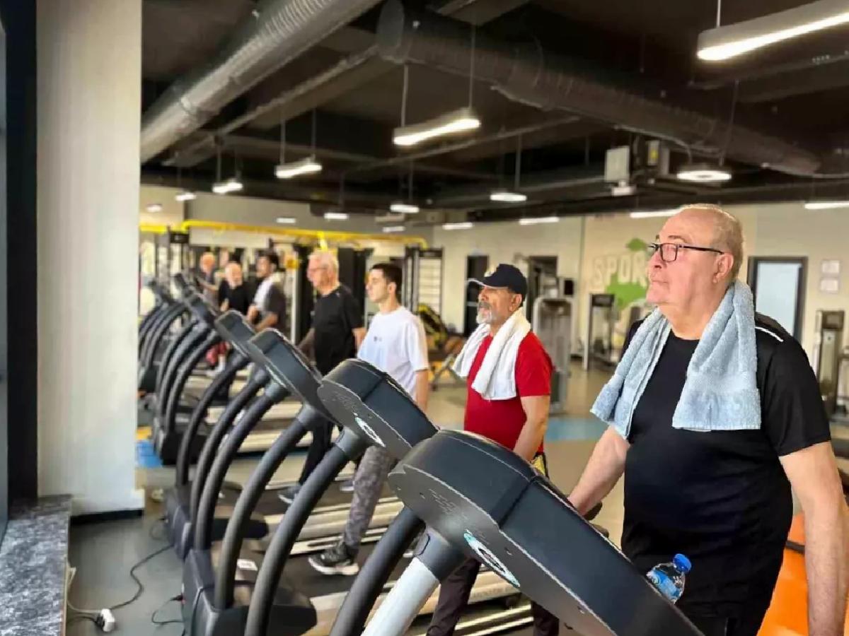 70 yaşındaki ihtiyar delikanlılar sporda gençlere taş çıkartıyor