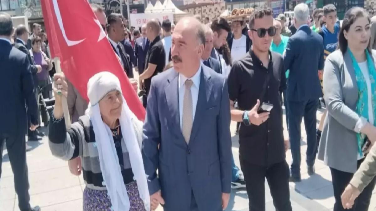 90 Yaşındaki Satı Bocuk, Togg ile Konutuna Götürüldü