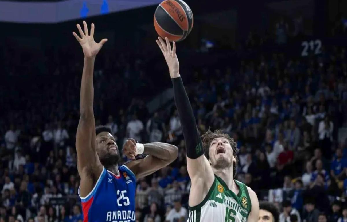 A. Efes, Panathinaikos’u Geçti
