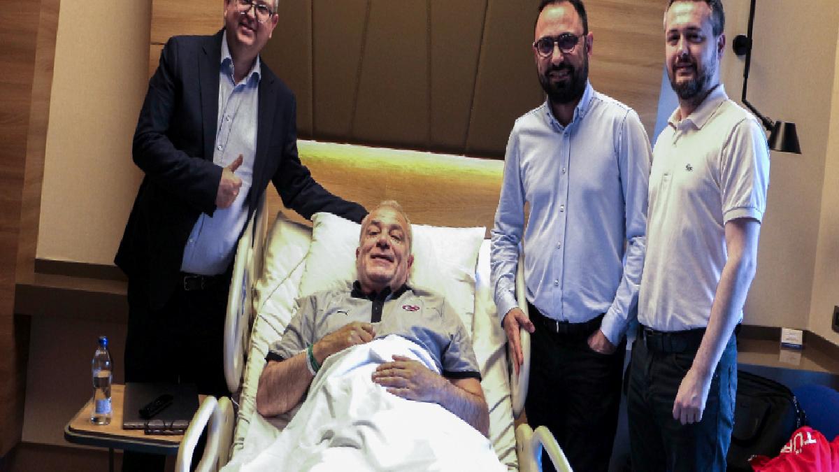 A Ulusal Bayan Basketbol Grubu Başantrenörü Ekrem Mutlu ameliyat oldu