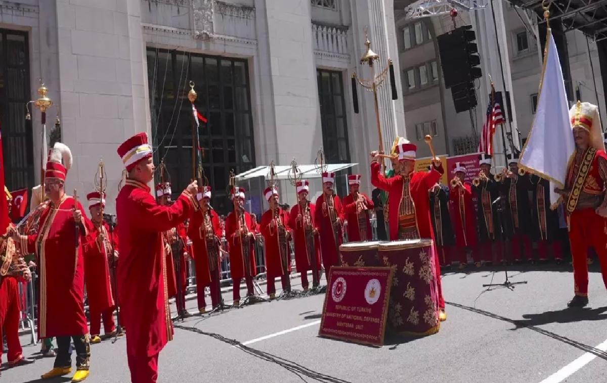 ABD’de 42. Klasik New York Türk Günü Yürüyüşü coşkuyla kutlandı
