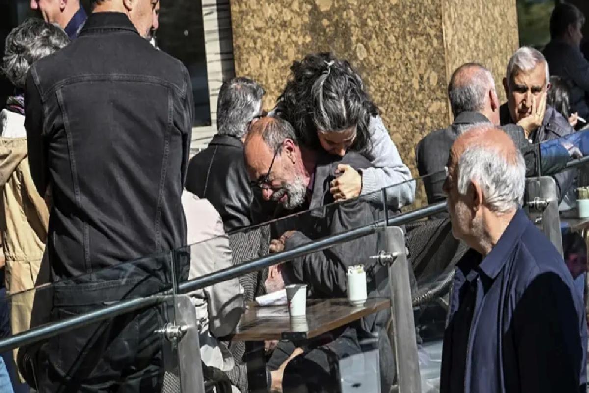 Acı haberi alan Sırrı Süreyya Başkan’ın yakınları hastane önünde gözyaşlarına boğuldu