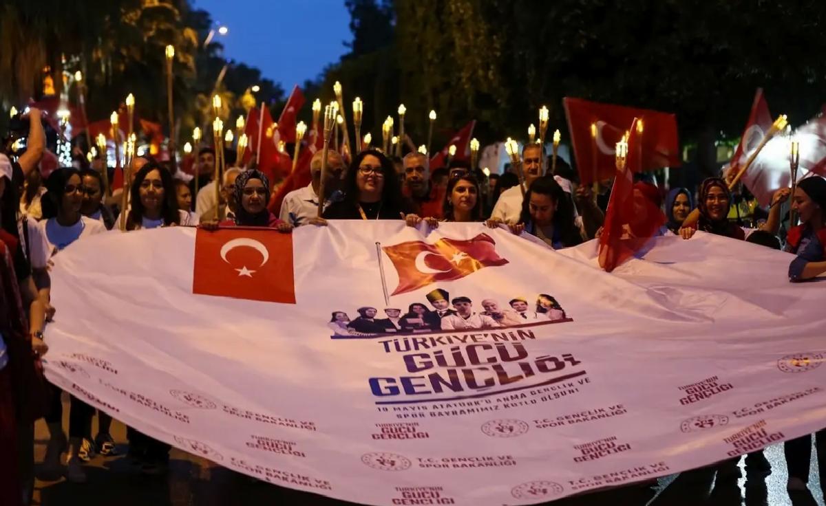 Adana’da Gençlik Haftası Fener Alayı