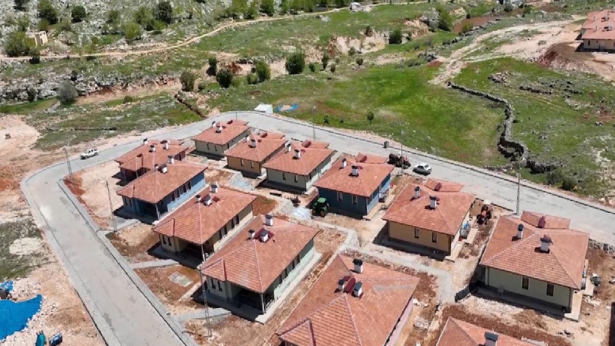 Adıyaman Zey Köyü, kayalık tabanda tekrar kuruldu