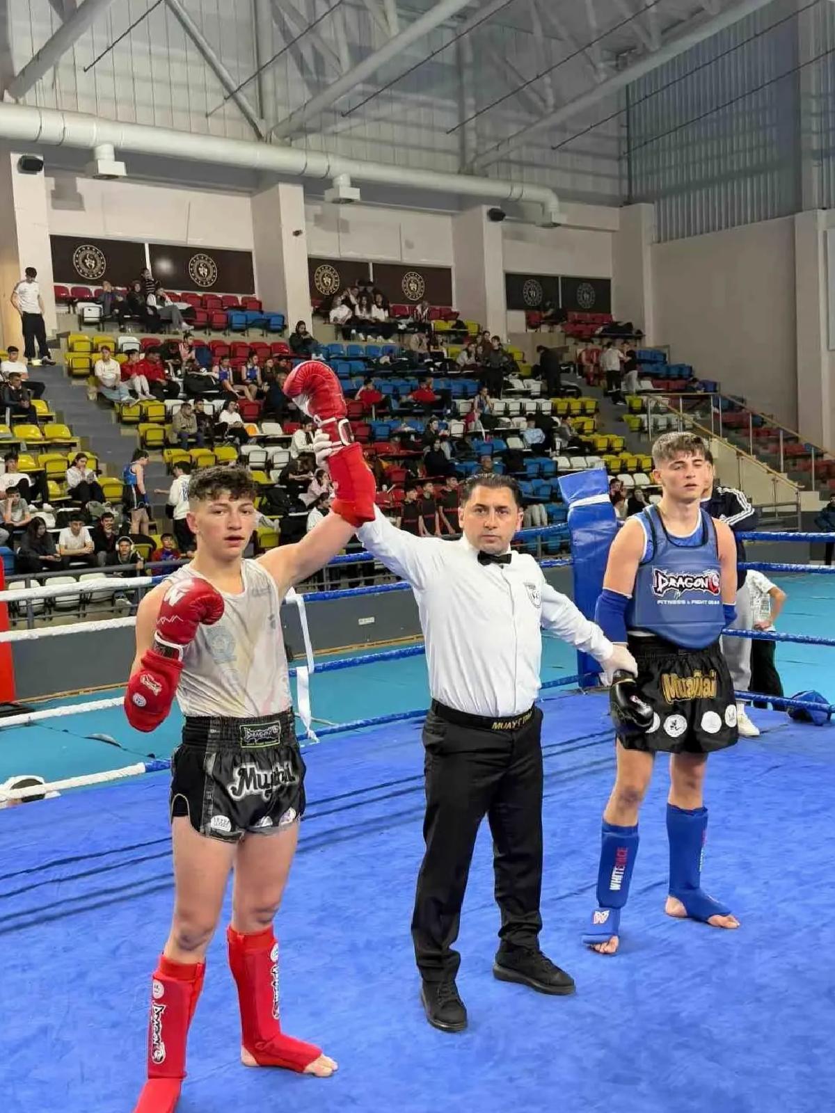 Afyonkarahisar Muay Thai’de Tepede