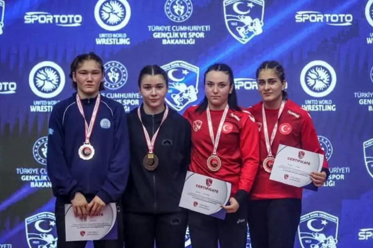 Afyonkarahisar U17 Güreşçileri Antalya’dan 3 Madalya ile Döndü