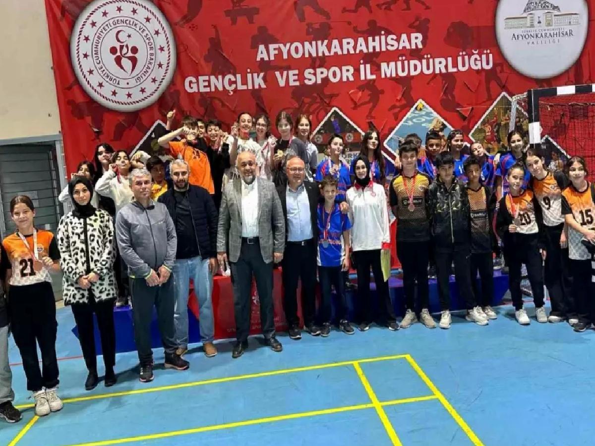 Afyonkarahisar’da Eğlenceli Floor Curling Turnuvası