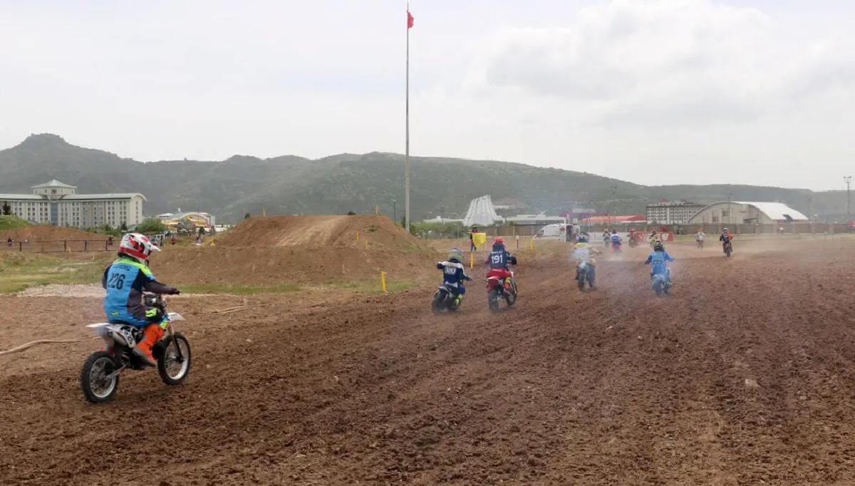 Afyonkarahisar’da Motokros Şampiyonaları Başladı