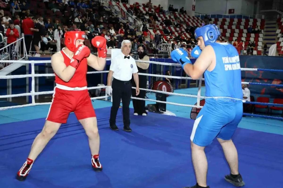 Ağrı’da Genç Erkekler Boks Şampiyonası Başladı