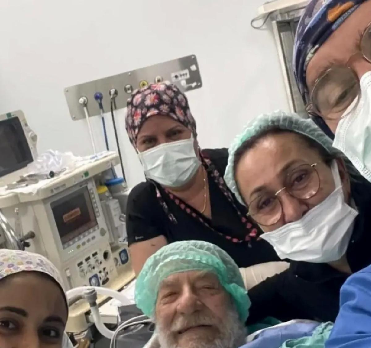 Ahmet Mekin Kalça Kırığı Ameliyatı Oldu