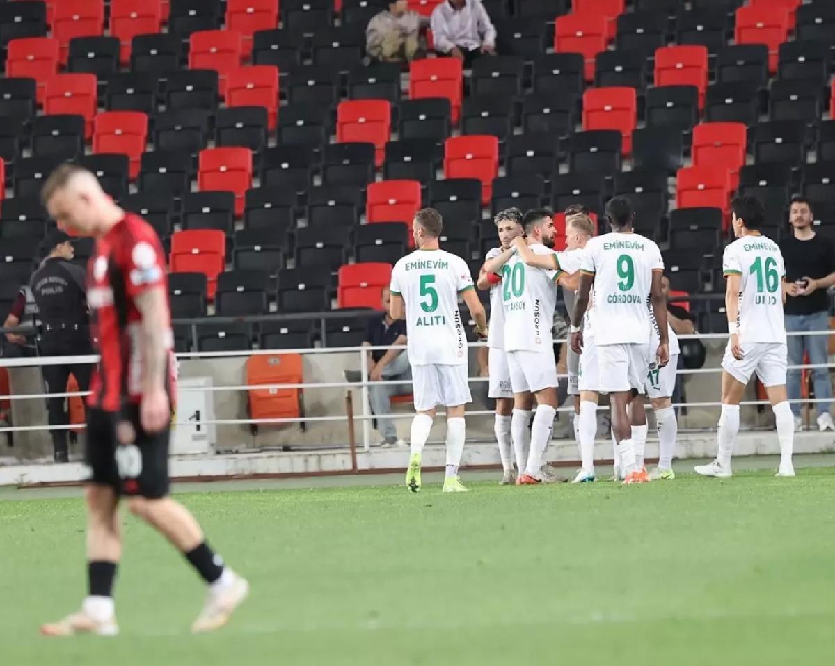 Alanyaspor’dan hayati 3 puan! Küme düşme sınırı cadı kazanına döndü