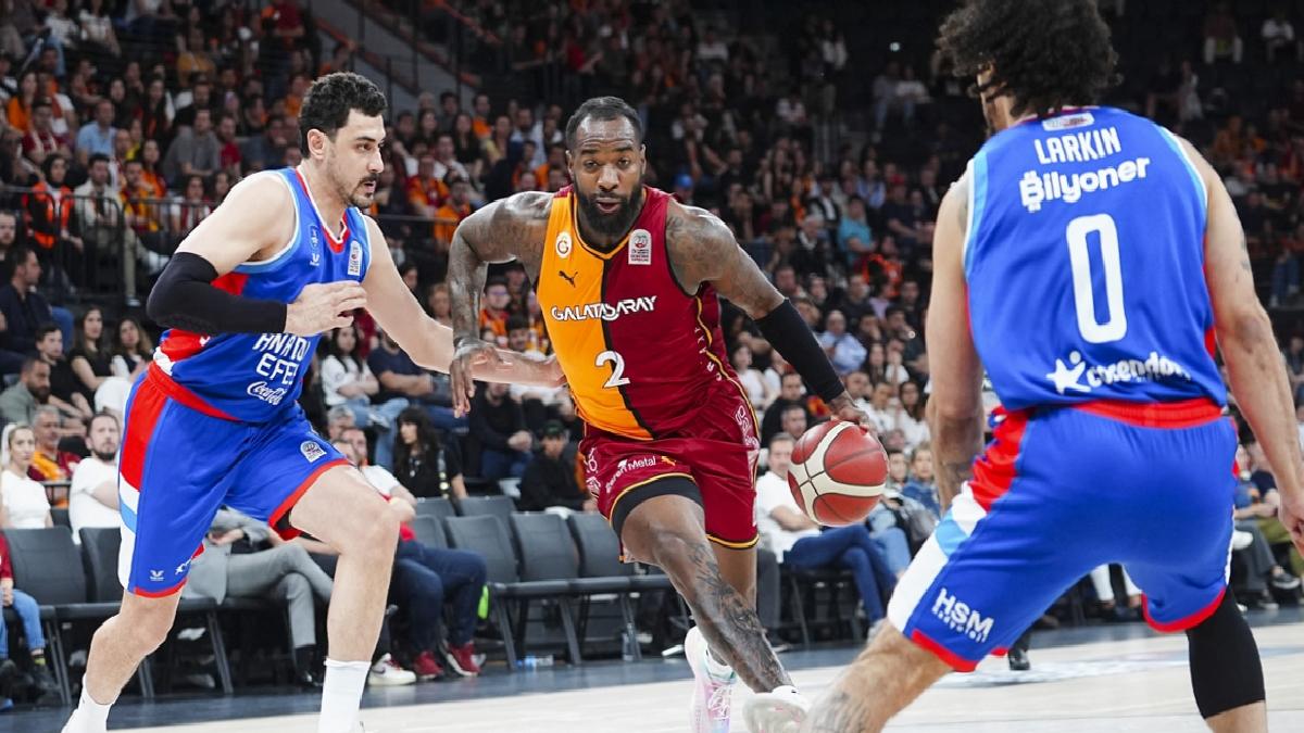 Anadolu Efes’ten Galatasaray’a 34 sayılık fark!