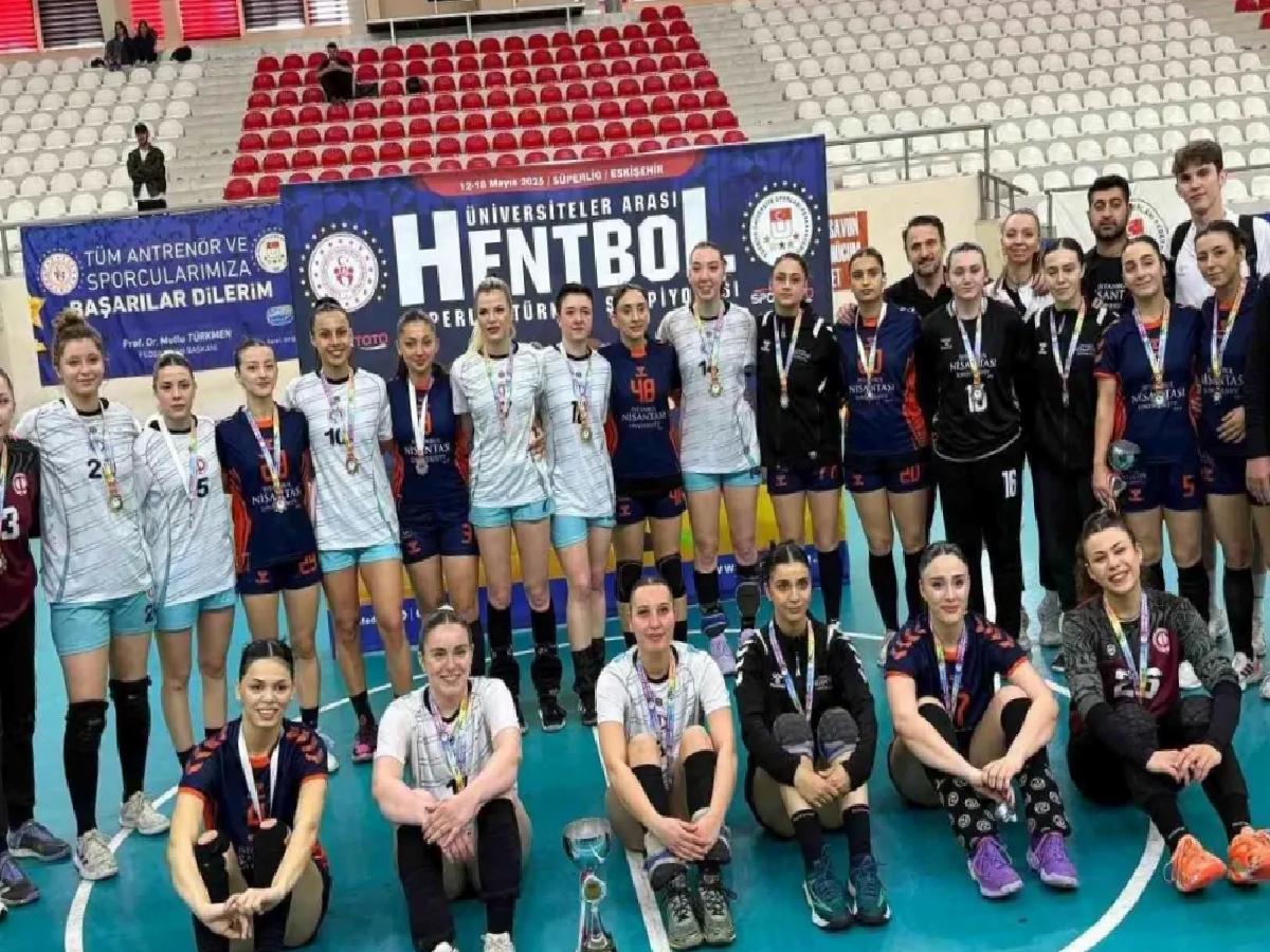 Anadolu Üniversitesi Hentbol Kadrosu 4. Şampiyonluğunu Kazandı