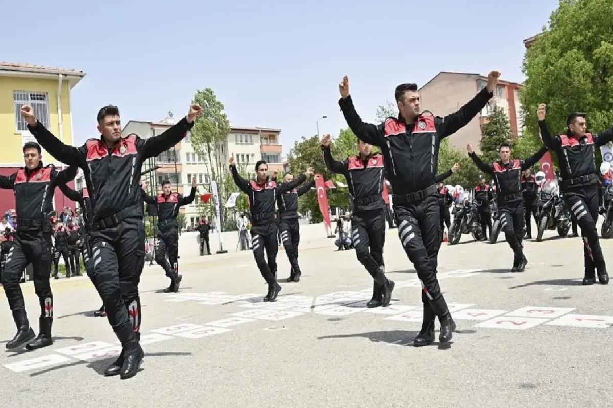 Ankara’da Yunus Polislerinden Bayram Gösterisi