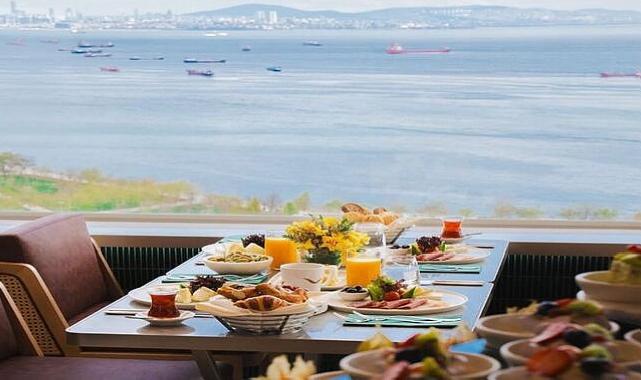 Anneler Günü’nde Marmara Denizi Görünümünde Brunch Keyfi: Sky167’de Annenize Lezzetle Taçlanan Bir Gün İkram Edin!