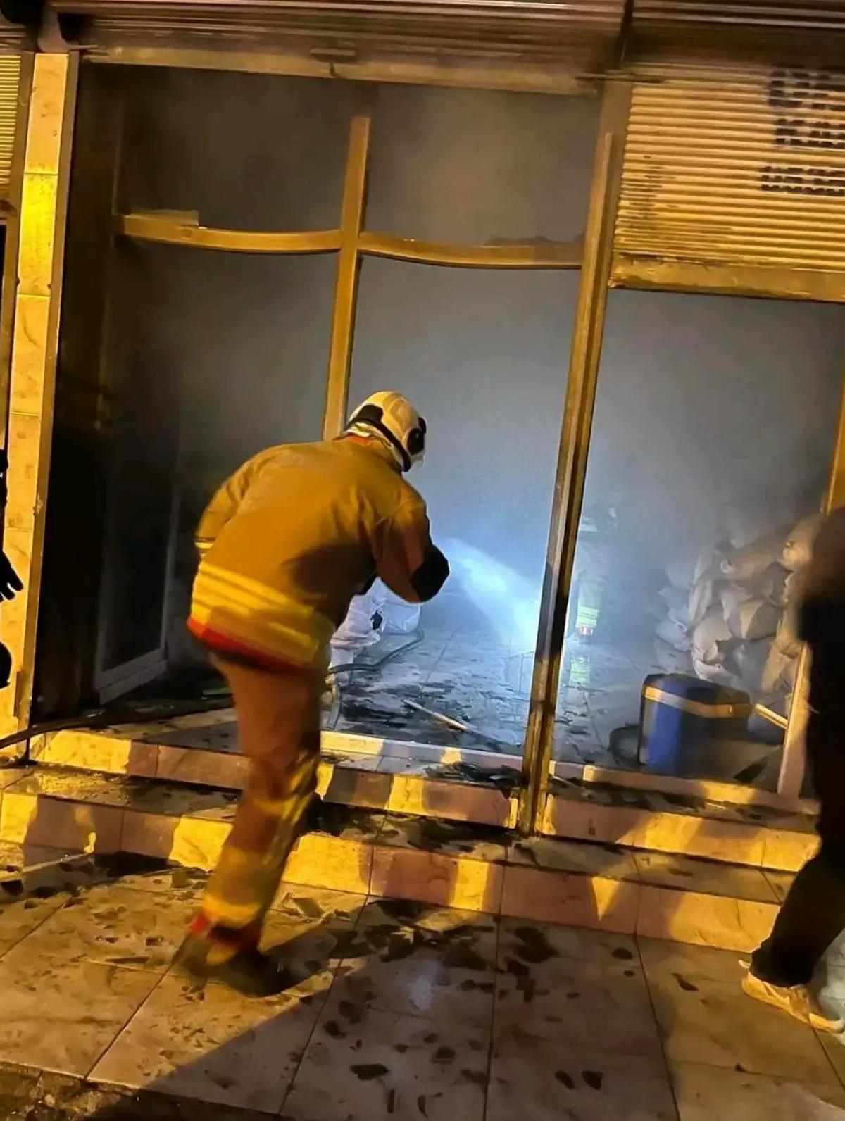 Antakya’da Dokuma Deposunda Yangın