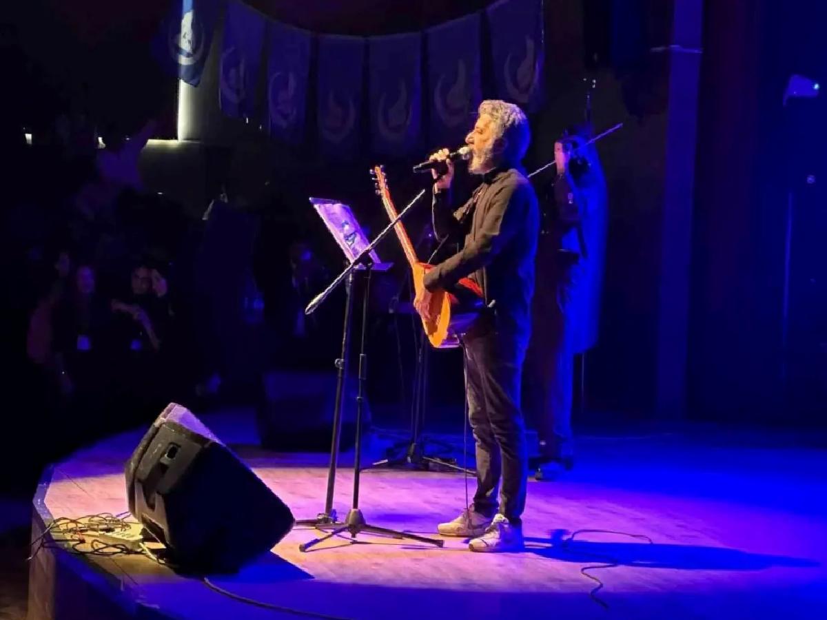 Ardahan’da Ali Kınık Konseri Coşkuyla Gerçekleşti
