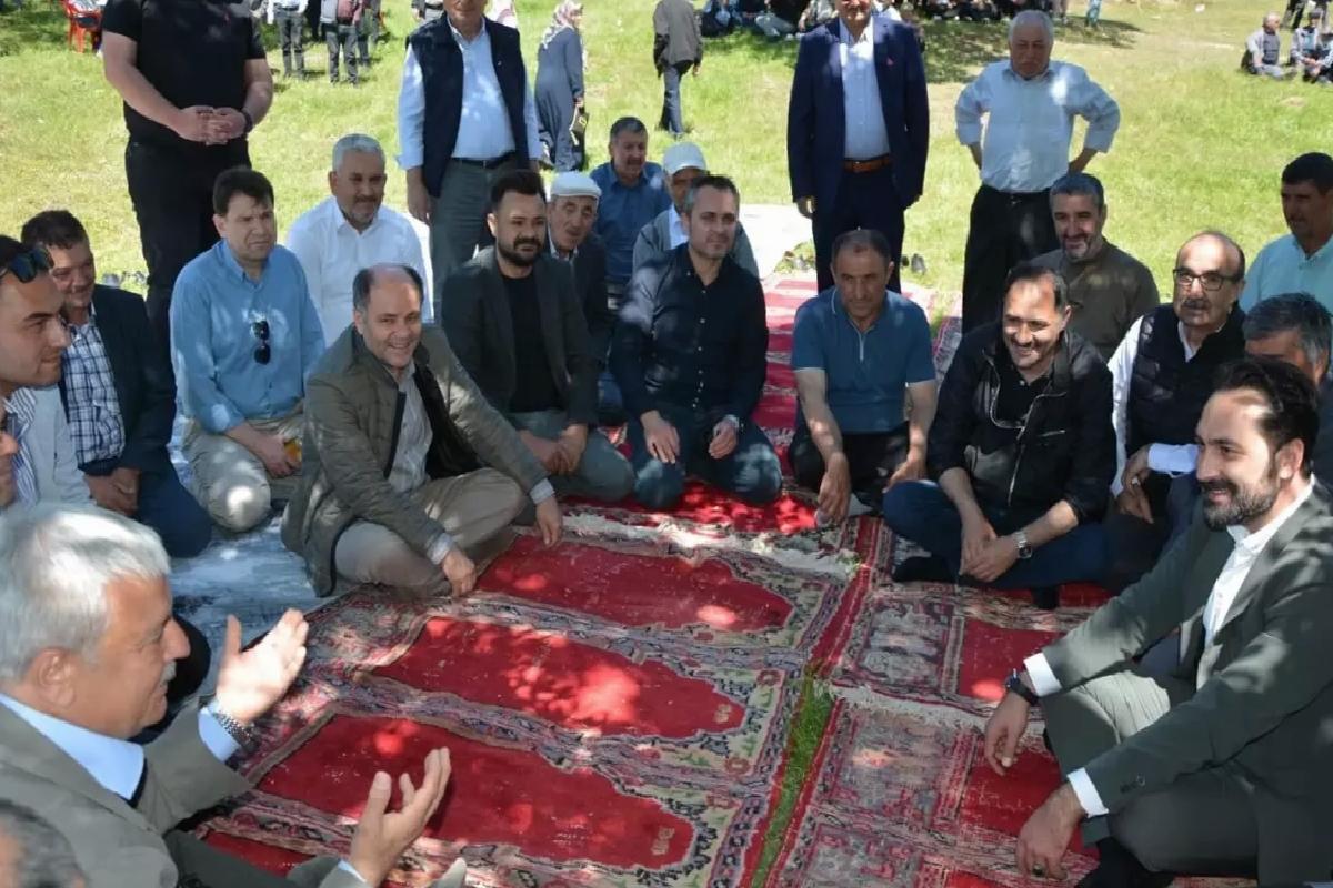 Arınç’tan Demirci’de Hayır Yemeği