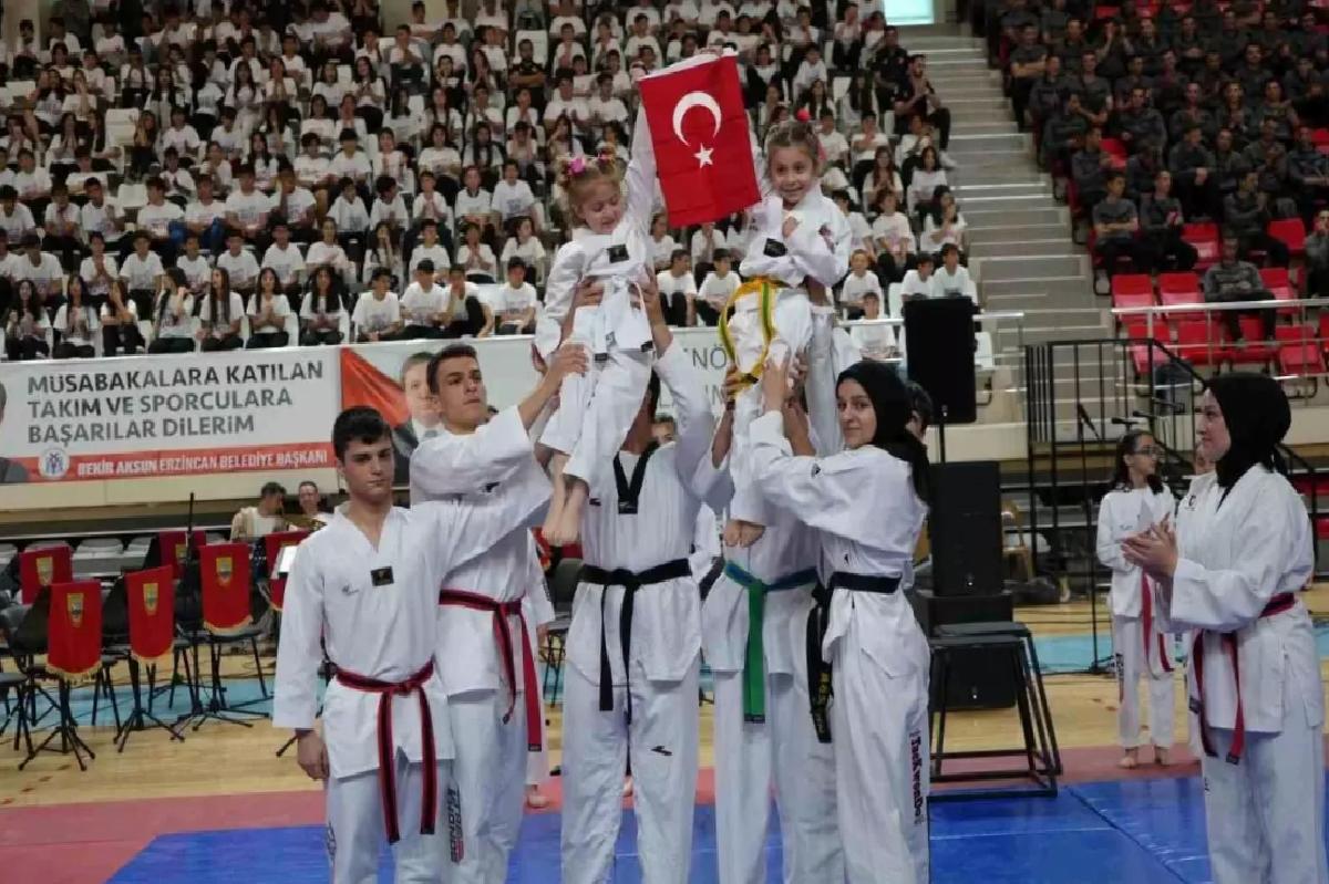 Atatürk’ü Anma Gençlik ve Spor Bayramı Erzincan’da Coşkuyla Kutlandı