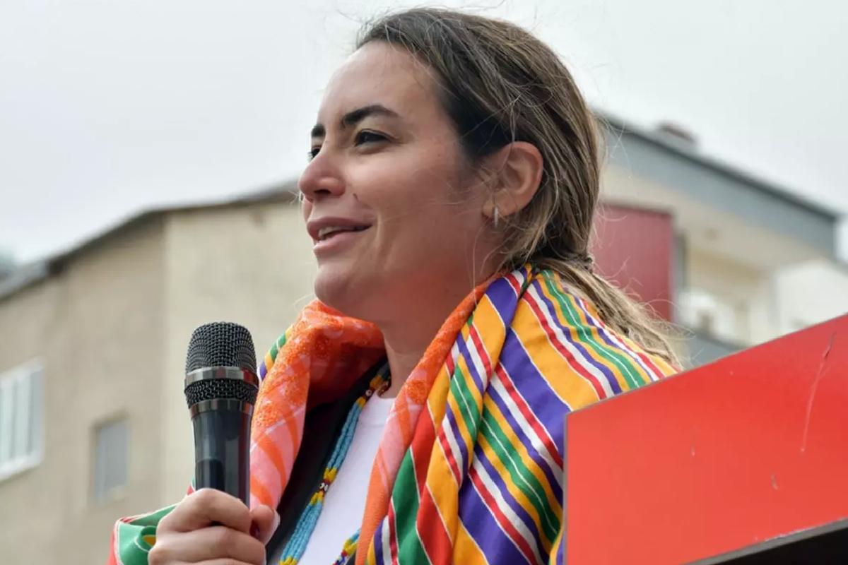 Ayyüce Türkeş’e babası Alparslan Türkeş’in kabrinde akın