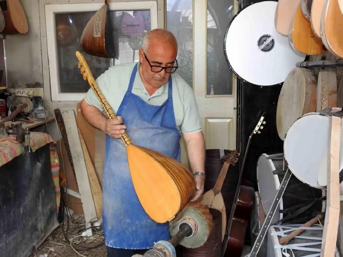 Bağlama Ustası Çalamıyor