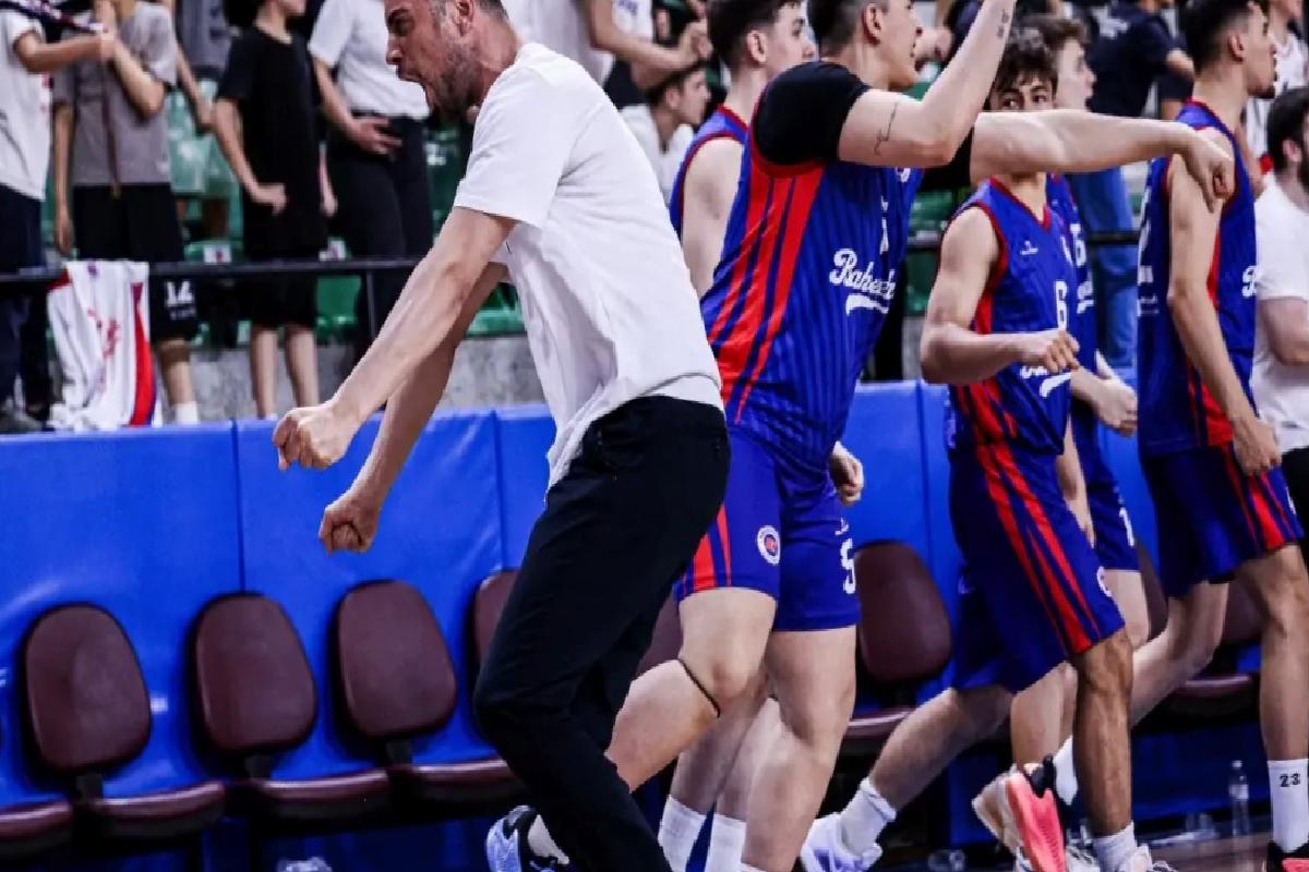 Bahçeşehir Koleji U16 Türkiye Şampiyonu