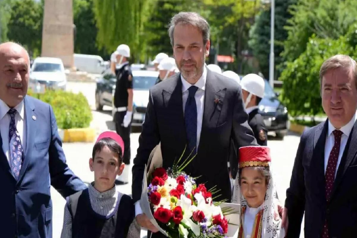 Bakan Alparslan Bayraktar Erzincan’da Bir Dizi Ziyaret Gerçekleştirdi