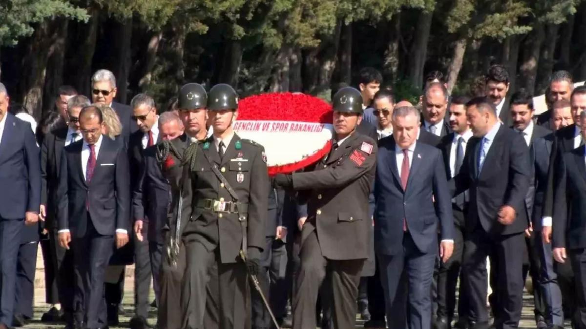 Bakan Bak, 19 Mayıs’ta Anıtkabir’i Ziyaret Etti