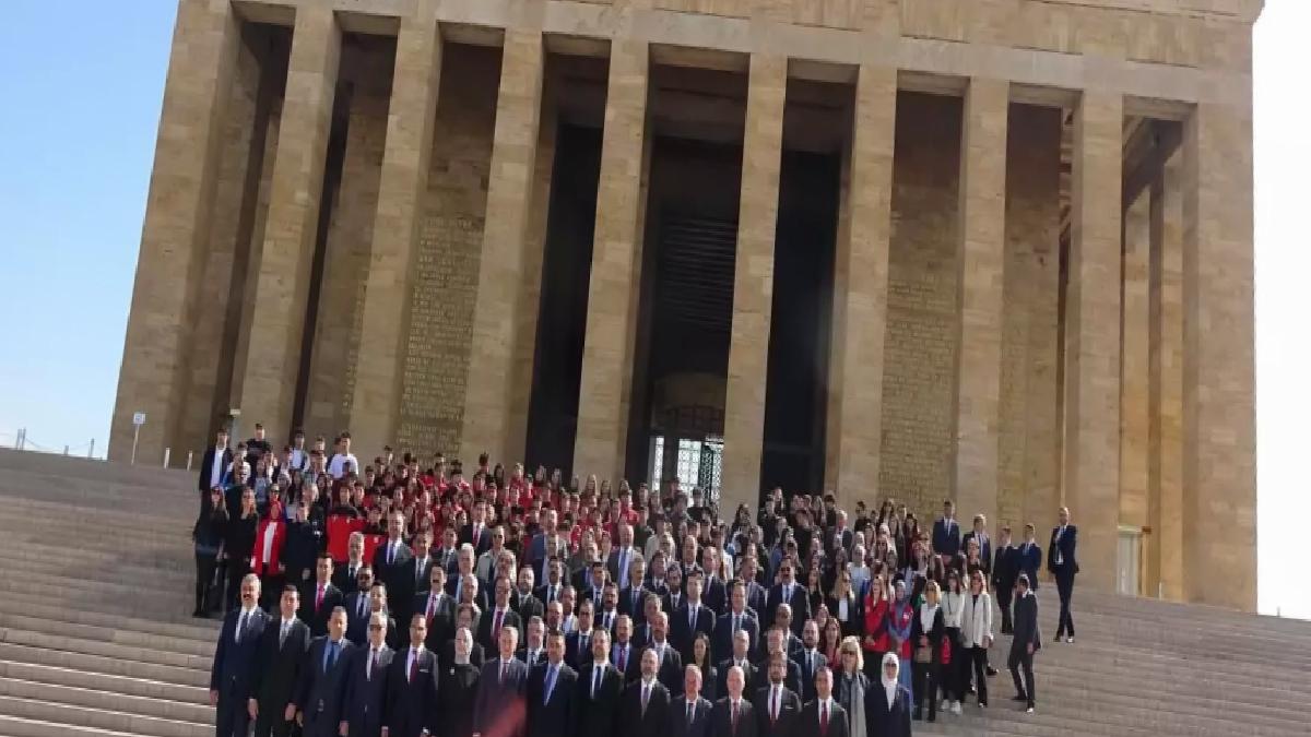 Bakan Bak, Anıtkabir’i Ziyaret Etti