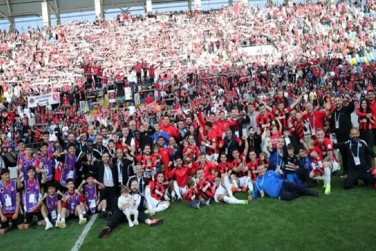 Bakan Bak, Gençlerbirliği’ni Tebrik Etti