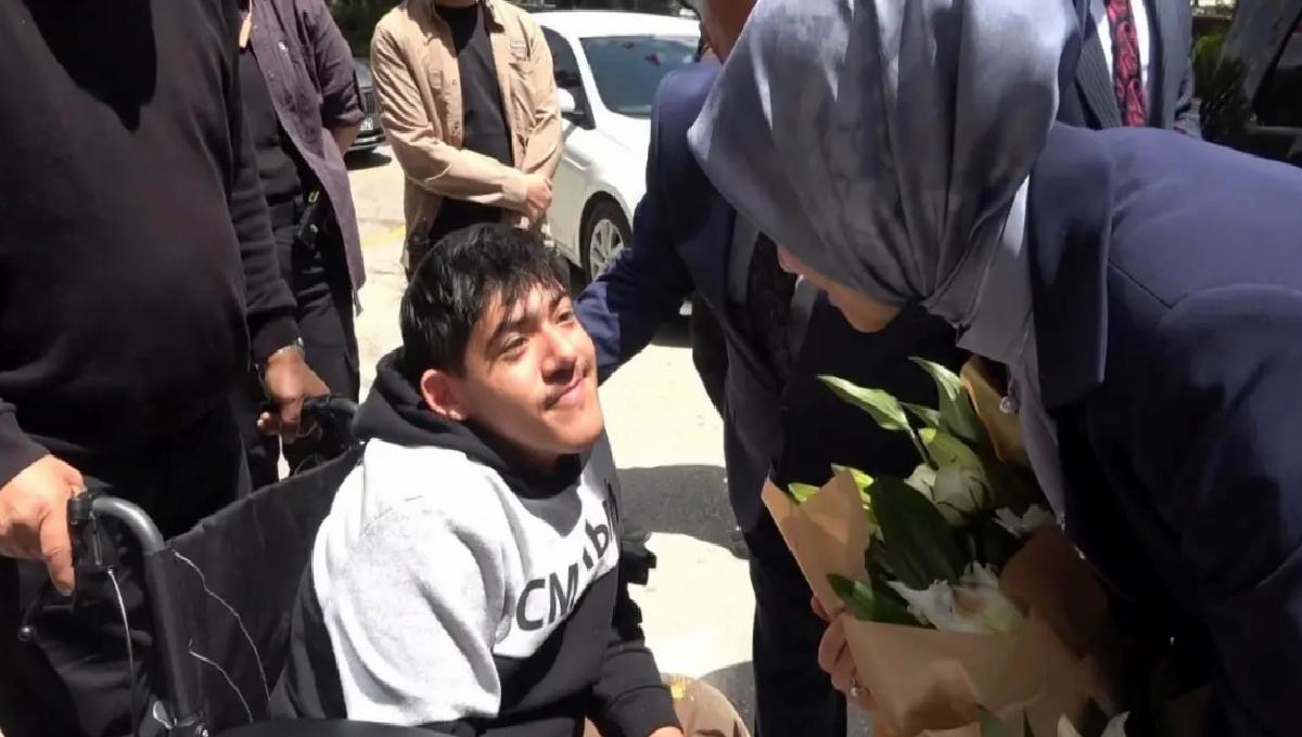 Bakan Göktaş’tan Özel Gereksinimli Abdullah’a Ilgi