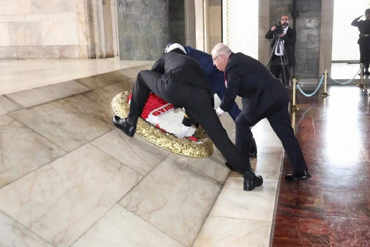 Bakan Güler Anıtkabir’i Ziyaret Etti