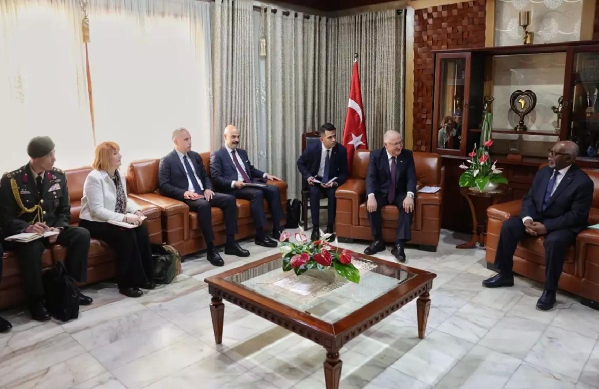 Bakan Güler Kamerun’da