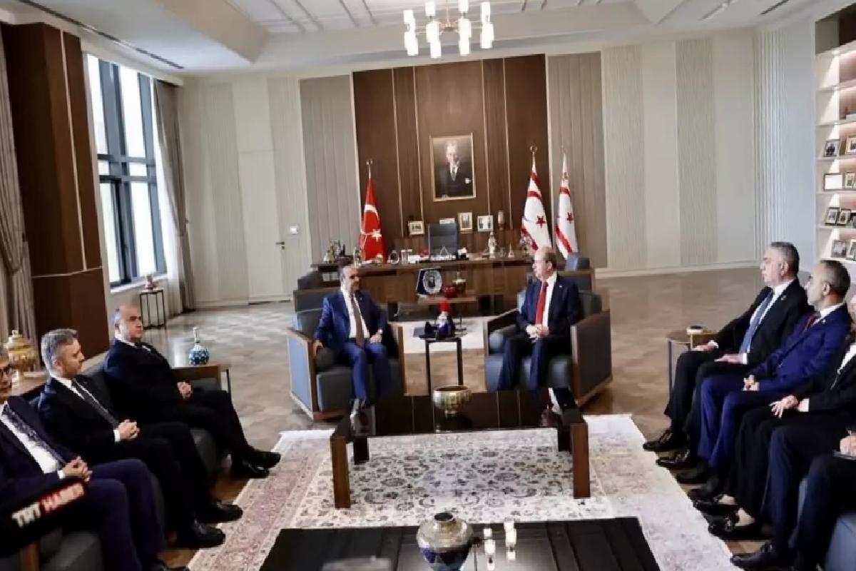 Bakan Kacır, KKTC Cumhurbaşkanı Tatar ile Görüştü