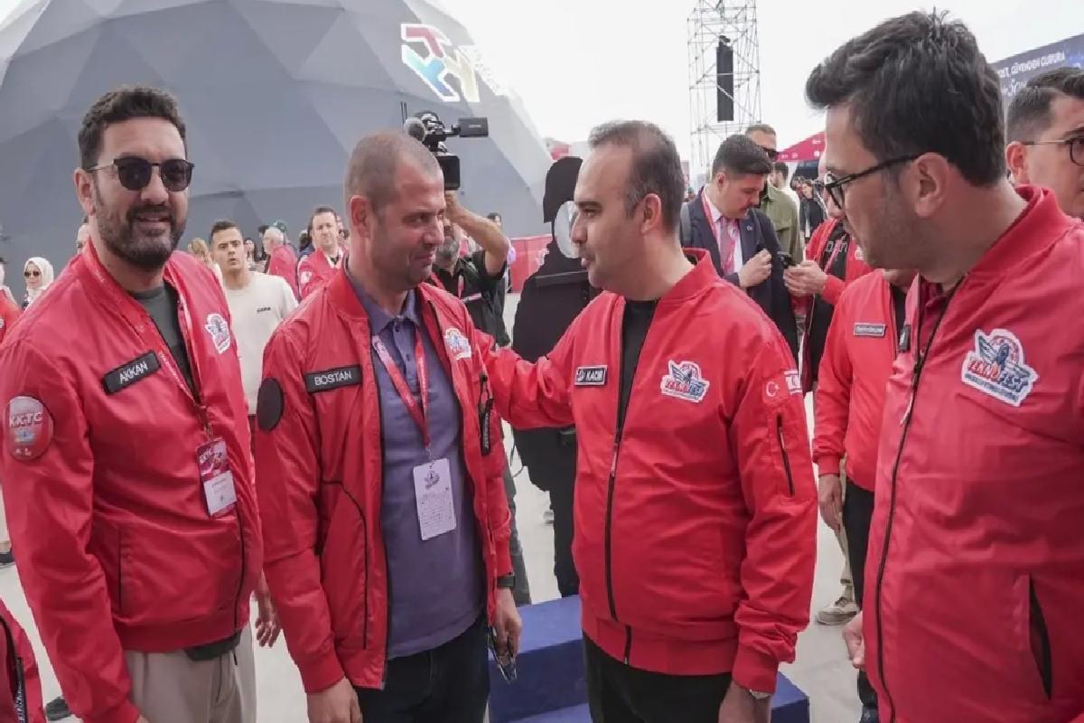 Bakan Kacır, TEKNOFEST KKTC’de AA standını ziyaret etti Açıklaması