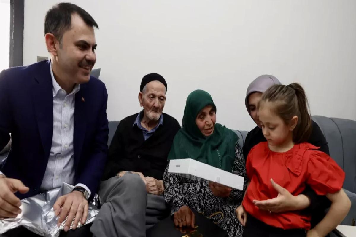 Bakan Kurum, Depremzedeleri Ziyaret Etti