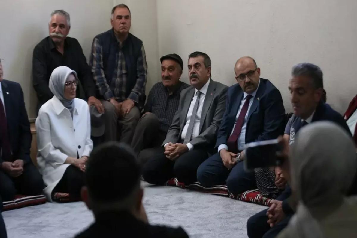 Bakan Tekin Balıkesir’de Cemevi ve MHP Ziyareti