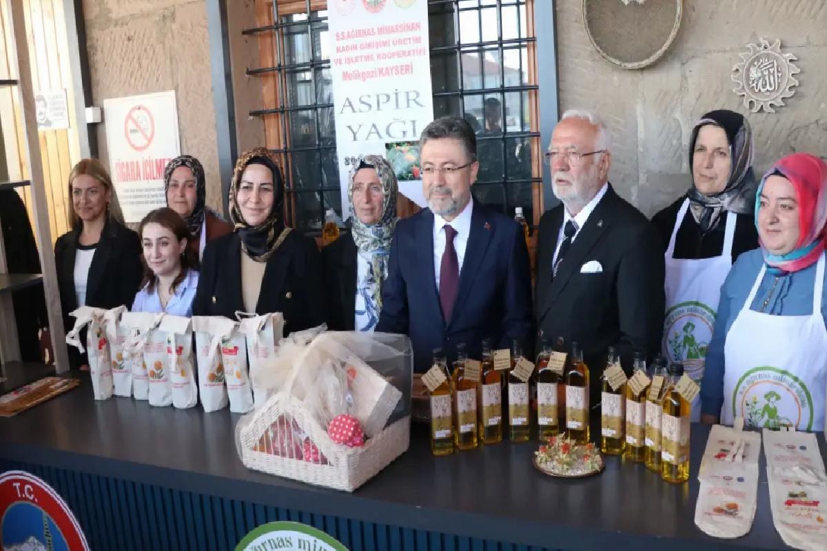 Bakan Yumaklı Ağırnas Kadın Kooperatifini Ziyaret Etti