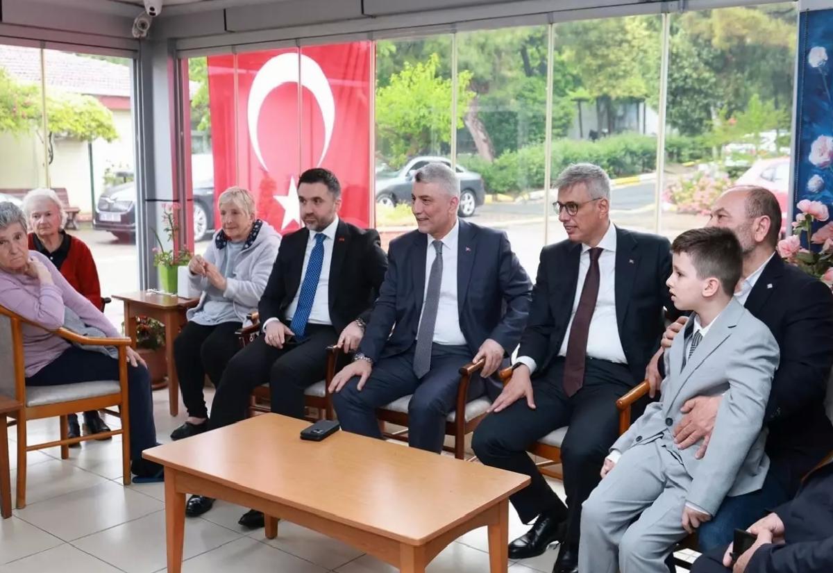 Bakanlar Huzurevi ve Çocuk Meskenlerini Ziyaret Etti