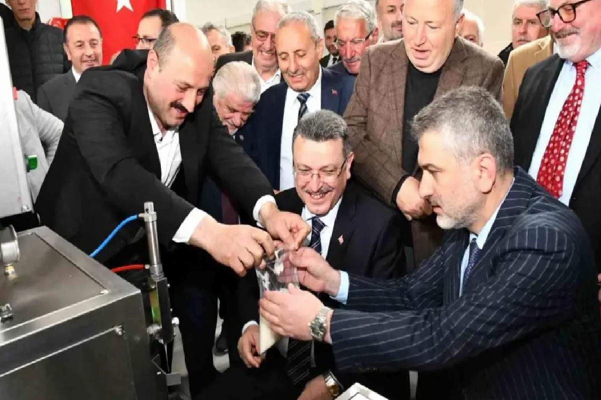 Bal üreticilerine arı yemi makinesi takviyesi