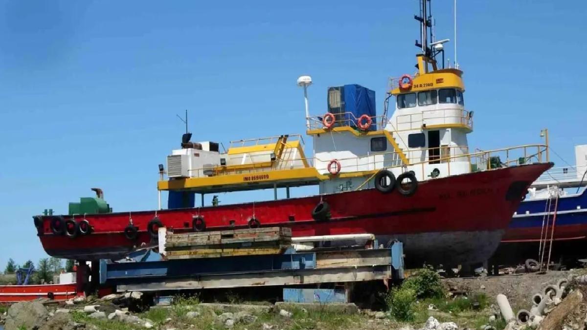 Balıkçı Tekneleri Tersanede Bakımda